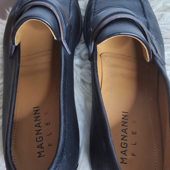 Magnanni Men's Daniel Brown Trim Flex Loafers 9 - Picture 4 of 12